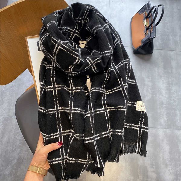 autumn winter black and white lattice tassel warm scarf women's imitation cashmere east gate shawl scarf, Blue;gray
autumn winter black and white lattice tassel warm scarf women's imitation cashmere east gate shawl scarf, Blue;gray