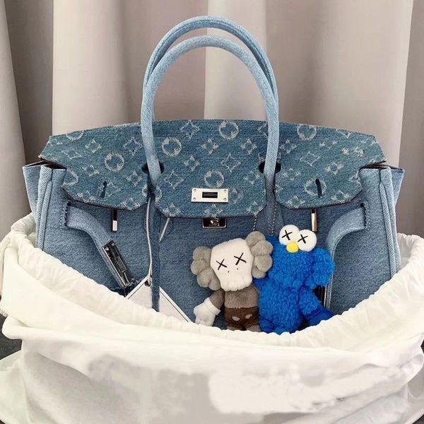 xiaohongshu.com hongxiaoyu elder sister's same hand-made denim embroidered one shoulder hand-held female kelly bag new style
xiaohongshu.com hongxiaoyu elder sister's same hand-made denim embroidered one shoulder hand-held female kelly bag new style