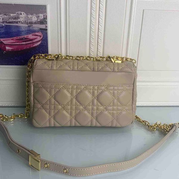 the latest women's retro flap crossbody in 2021 classic three-dimensional checkered shoulder cowhide handbag
the latest women's retro flap crossbody in 2021 classic three-dimensional checkered shoulder cowhide handbag
