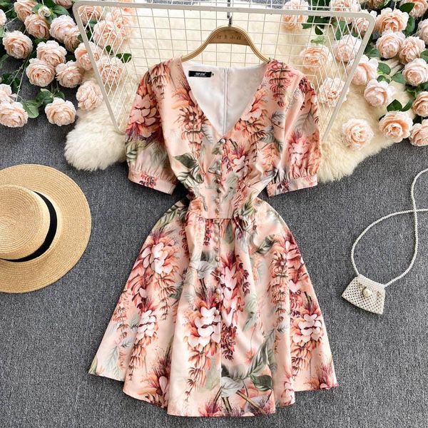 casual dresses puff sleeve floral v neck knee length dress for women summer autumn single breasted slim waist a line vintage 2021, Black;gray
casual dresses puff sleeve floral v neck knee length dress for women summer autumn single breasted slim waist a line vintage 2021, Black;gray