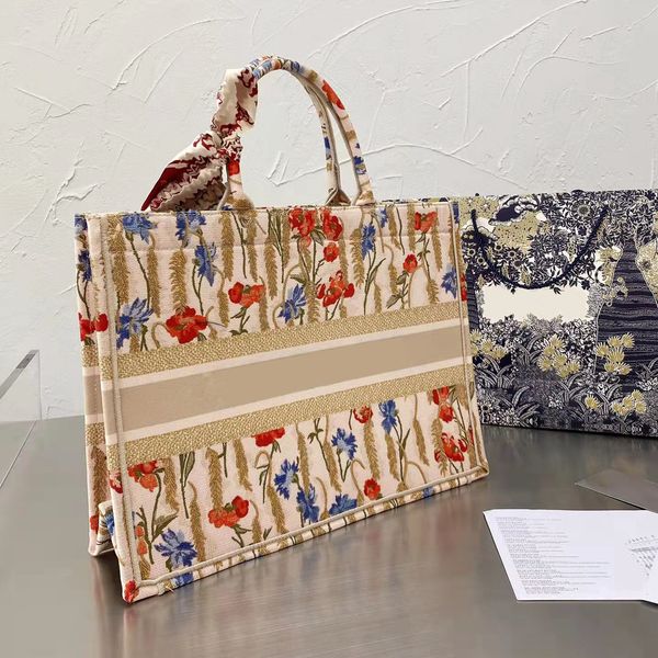 luxury designers handbags fashion shoulder bags classic style large capacity shopping bags size 36*28cm exquisite embroidery is great good
luxury designers handbags fashion shoulder bags classic style large capacity shopping bags size 36*28cm exquisite embroidery is great good
