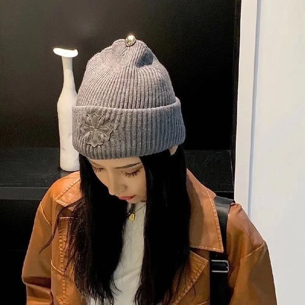 old label knitted thickened warm wool short melon skin autumn and winter women's cold ear protection hat, Yellow
old label knitted thickened warm wool short melon skin autumn and winter women's cold ear protection hat, Yellow