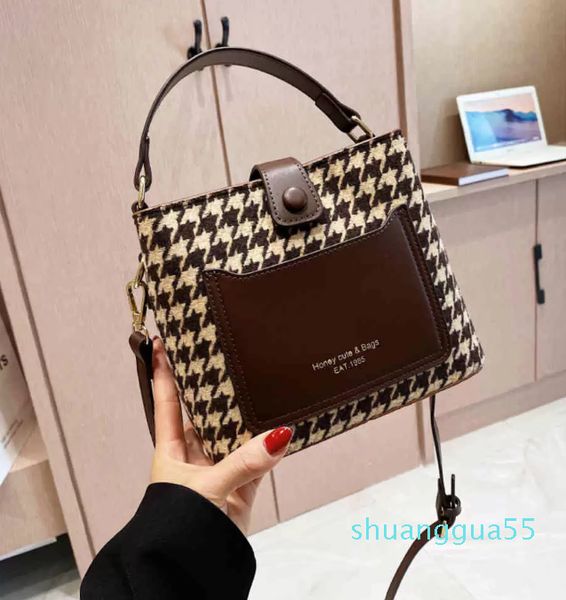 bags and women's are popular, the new high-grade feeling autumn winter thous bird lattice commuter
bags and women's are popular, the new high-grade feeling autumn winter thous bird lattice commuter