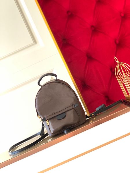 2022 designer mini backpack men women leather chain multi-function shoulder bag interior zipper pocket backpack
2022 designer mini backpack men women leather chain multi-function shoulder bag interior zipper pocket backpack