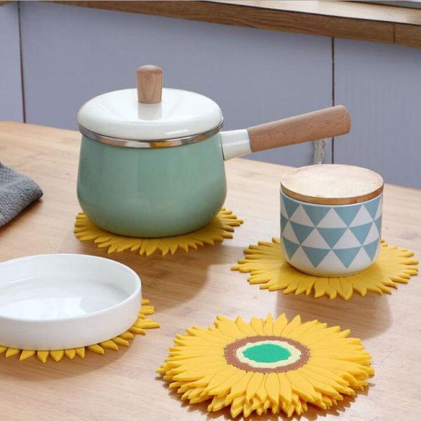 table runner creative flower shape silicone mat heat resistant placemat kitchen cup dish pad tableware pads
table runner creative flower shape silicone mat heat resistant placemat kitchen cup dish pad tableware pads