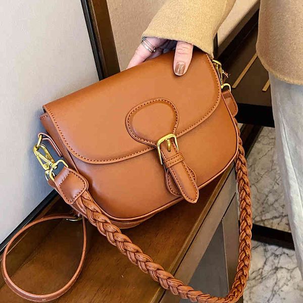 2022 factory wholesale new popular wide shoulder strap small women's autumn and winter fashion messenger net red versatile saddle bag
2022 factory wholesale new popular wide shoulder strap small women's autumn and winter fashion messenger net red versatile saddle bag