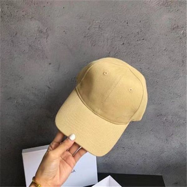 2021 european and american fashion letter embroidered sports baseball cap winter hat female designer couples hat,with box, Blue;gray
2021 european and american fashion letter embroidered sports baseball cap winter hat female designer couples hat,with box, Blue;gray