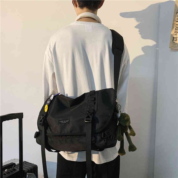 tooling messenger bag men's fashion brand student style backpack trend leisure women's shoulder, Black;red
tooling messenger bag men's fashion brand student style backpack trend leisure women's shoulder, Black;red