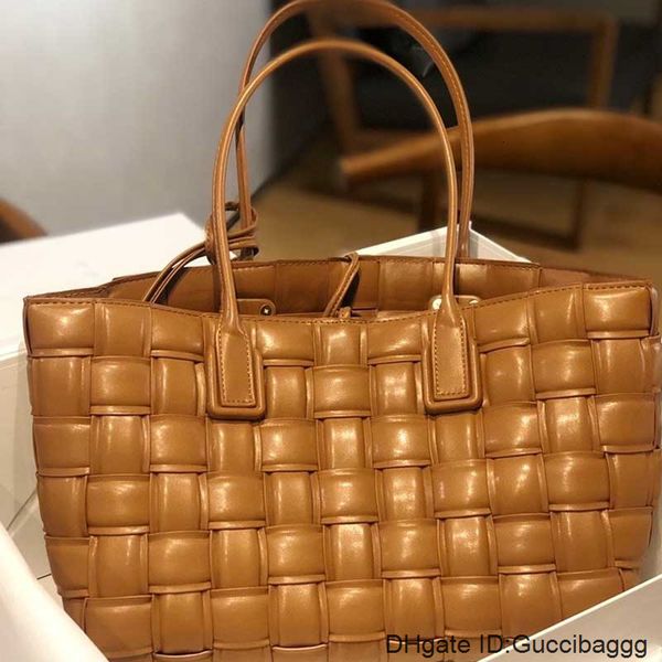 women tote handbag crossbody woven bag shoulder shopping pouch soft genuine real leather handbags
women tote handbag crossbody woven bag shoulder shopping pouch soft genuine real leather handbags