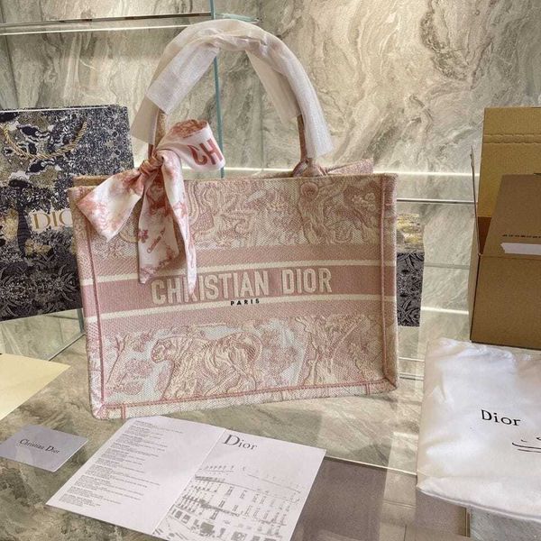 d di ce 2021 casual and fashionable hand-held messenger shopping bag embroidered tote bag zly
d di ce 2021 casual and fashionable hand-held messenger shopping bag embroidered tote bag zly