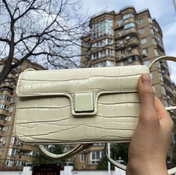 design hand 2021 new mobile phone single shoulder leather crocodile pattern simple small cross trend mini leather women's bag
design hand 2021 new mobile phone single shoulder leather crocodile pattern simple small cross trend mini leather women's bag