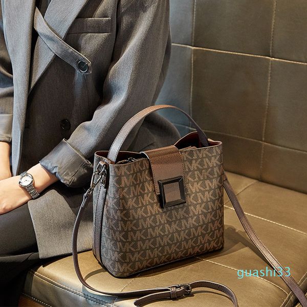 women's fashion printing large capacity bucket temperament one shoulder handbag versatile messenger bag trend evening clutches
women's fashion printing large capacity bucket temperament one shoulder handbag versatile messenger bag trend evening clutches