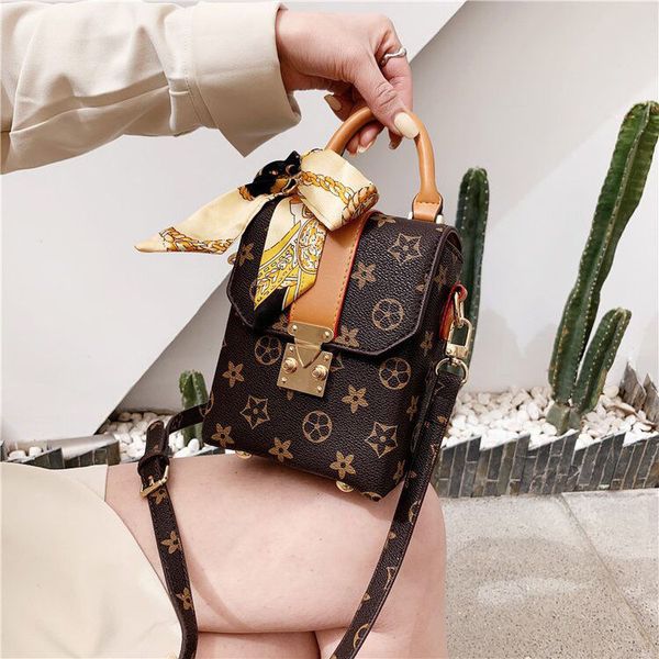 daily bag womens bag 2023 new mini square bag fashion twist lock box printed travel shoulder messenger
daily bag womens bag 2023 new mini square bag fashion twist lock box printed travel shoulder messenger