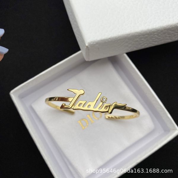 special offer 2021 luxury designer jewelry 21 new products of fashion british style star same letter inlaid diamond bracelet feminine temper, Black
special offer 2021 luxury designer jewelry 21 new products of fashion british style star same letter inlaid diamond bracelet feminine temper, Black