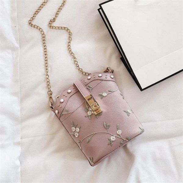 cross body unique flowers pu leather stripe messenger bags women fashion shoulder female crossbody flap design
cross body unique flowers pu leather stripe messenger bags women fashion shoulder female crossbody flap design