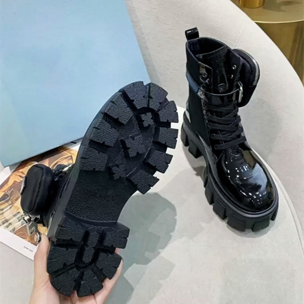 2021 sell latest women designer boots new autumn and winter thick bottom increased platform shoes pocket wallet motorcycle removable bags, Black
2021 sell latest women designer boots new autumn and winter thick bottom increased platform shoes pocket wallet motorcycle removable bags, Black
