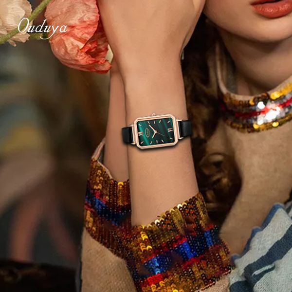 od86002 tiandai watch retro square peacock green dial exquisite simple fashion temperament belt 21mm women's quartz, Slivery;brown
od86002 tiandai watch retro square peacock green dial exquisite simple fashion temperament belt 21mm women's quartz, Slivery;brown