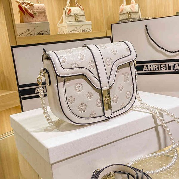 2022 factory wholesale new model direct hands female korean embossed saddle women's trend versatile single shoulder popular bags
2022 factory wholesale new model direct hands female korean embossed saddle women's trend versatile single shoulder popular bags