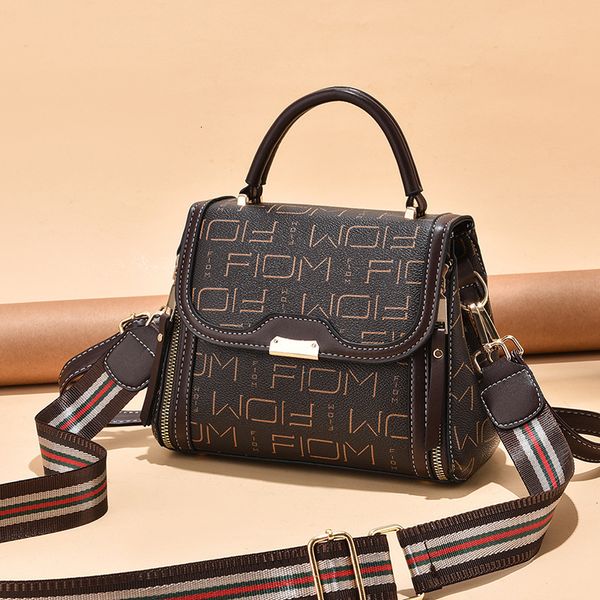 handbag taizhou women's bag 2021 large capacity trend single shoulder simple fashion diagonal pu, Black;red
handbag taizhou women's bag 2021 large capacity trend single shoulder simple fashion diagonal pu, Black;red
