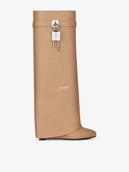 shark lock pant boots fur boot in grained calfskin leather band featuring metal clasp around the leg with silver-finish asymmetrical 4g padl, Black
shark lock pant boots fur boot in grained calfskin leather band featuring metal clasp around the leg with silver-finish asymmetrical 4g padl, Black