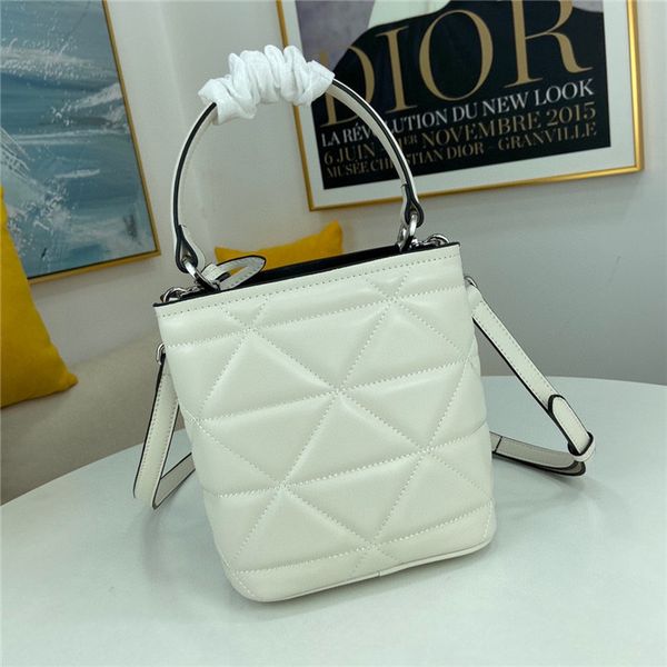 fashion european ins style design 1ba212 women lady small bags totes club evening wear with full box package p39860
fashion european ins style design 1ba212 women lady small bags totes club evening wear with full box package p39860