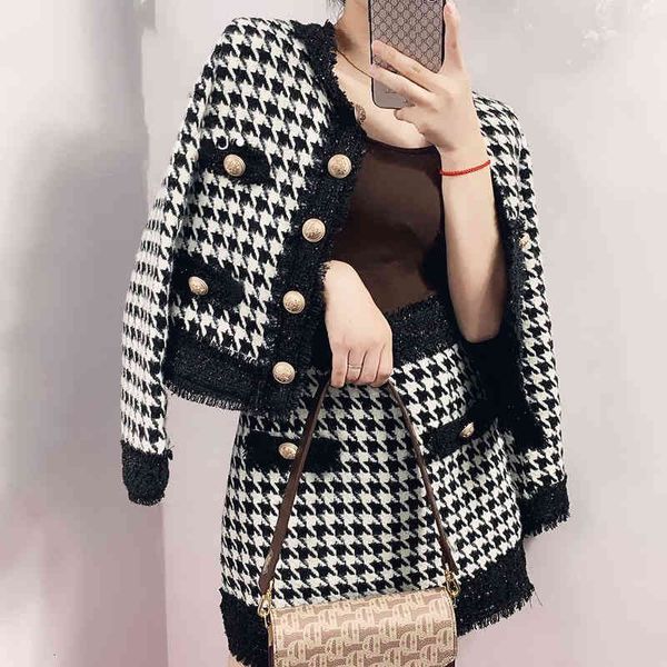 dress mozuleva autumn two pieces houndstooth cashmere tweed of wool tassels garnish pearl pocket + mini chess skirt sets, Black;gray
dress mozuleva autumn two pieces houndstooth cashmere tweed of wool tassels garnish pearl pocket + mini chess skirt sets, Black;gray