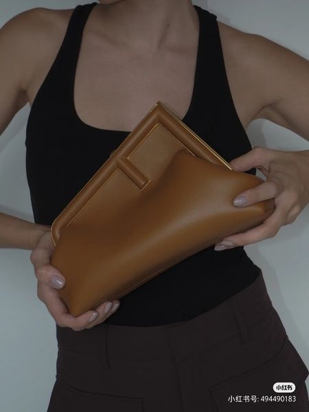 factory outlet luxury handbags and storage r09 the same first clip f family new dumpling one shoulder messenger cloud dinner bag
factory outlet luxury handbags and storage r09 the same first clip f family new dumpling one shoulder messenger cloud dinner bag