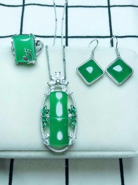 bracelet, earrings & necklace c15#925 silver inlaid natural chalcedony set, the jade face is clean and translucent, Black
bracelet, earrings & necklace c15#925 silver inlaid natural chalcedony set, the jade face is clean and translucent, Black