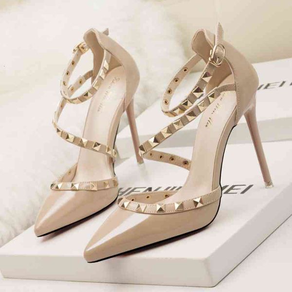 dress shoes simple nightclub stiletto high heels shallow mouth pointed studs hollow word strap single 1138-13 npvn, Black
dress shoes simple nightclub stiletto high heels shallow mouth pointed studs hollow word strap single 1138-13 npvn, Black