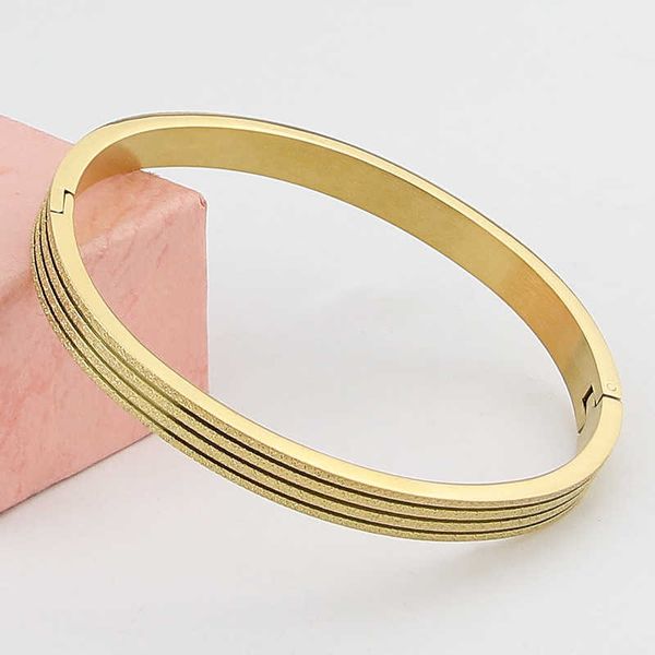 fashion stainless steel jewelry line pattern frosted bracelet woman bracelet party gift wholesale b-482 q0719, Black
fashion stainless steel jewelry line pattern frosted bracelet woman bracelet party gift wholesale b-482 q0719, Black