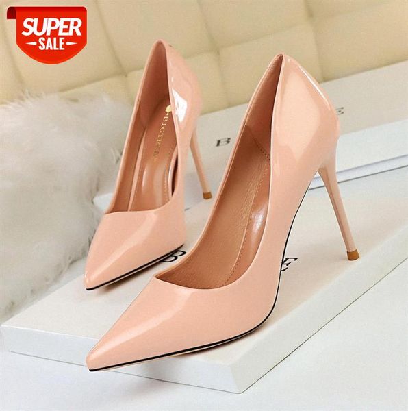 825-1 european and american style fashion simple professional ol women's high-heeled shoes stiletto shallow pointed toe patent leather
825-1 european and american style fashion simple professional ol women's high-heeled shoes stiletto shallow pointed toe patent leather