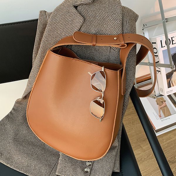 vintage small pu leather bucket bags for women 2021 winter ed crossbody shoulder bag handbags trending luxury hand bag l003
vintage small pu leather bucket bags for women 2021 winter ed crossbody shoulder bag handbags trending luxury hand bag l003