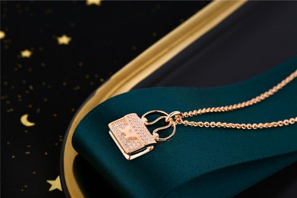chains an exquisite bag necklace, especially simple and generous, very beautiful, craft, a gift for friends, Silver
chains an exquisite bag necklace, especially simple and generous, very beautiful, craft, a gift for friends, Silver