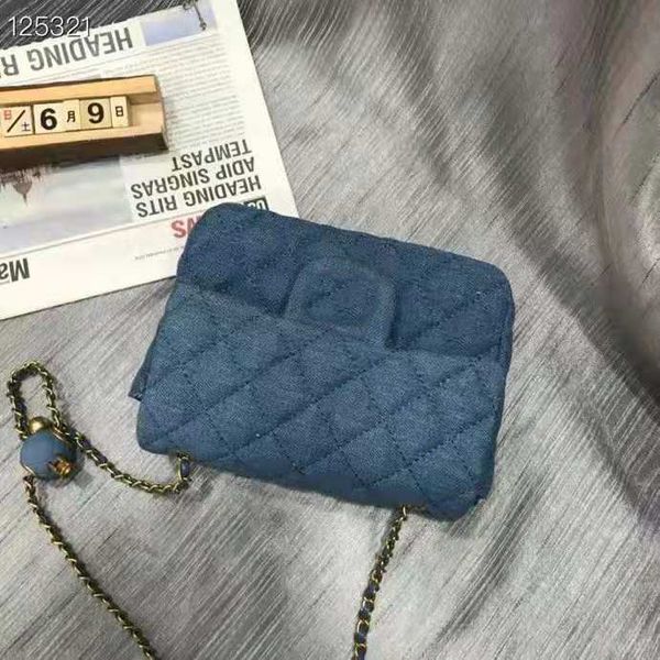 2021 luxury women's bag summer fashion denim washed one shoulder messenger high-quality sheepskin feel super good golden ball chain bel
2021 luxury women's bag summer fashion denim washed one shoulder messenger high-quality sheepskin feel super good golden ball chain bel