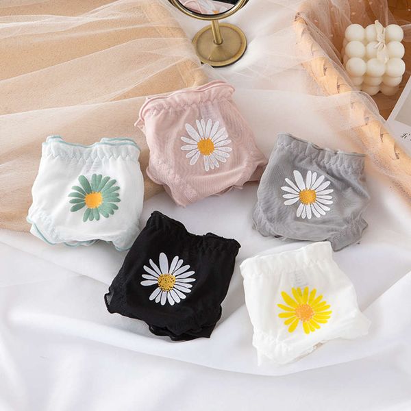 little daisy mesh sweet girl medium low waist underwear breathable lace women's triangular crotch, Black;white
little daisy mesh sweet girl medium low waist underwear breathable lace women's triangular crotch, Black;white