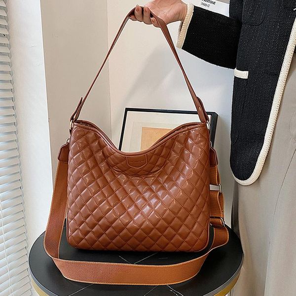 evening bags pu leather big totes shoulder bag women 2021 fashion lattice hobo crossbody ladies large capacity travel handbag purses
evening bags pu leather big totes shoulder bag women 2021 fashion lattice hobo crossbody ladies large capacity travel handbag purses