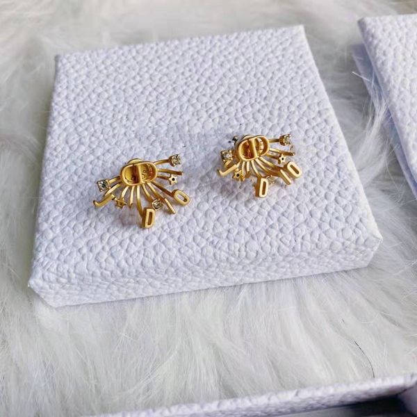 aaa designer jewelry letter fireworks fan-shaped female claw alternative earrings, Silver
aaa designer jewelry letter fireworks fan-shaped female claw alternative earrings, Silver