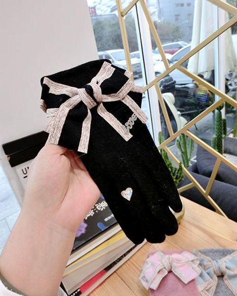 letter bow cashmere gloves korean fashion winter thick warm double layer female ring finger touch screen gloves female, Blue;gray
letter bow cashmere gloves korean fashion winter thick warm double layer female ring finger touch screen gloves female, Blue;gray