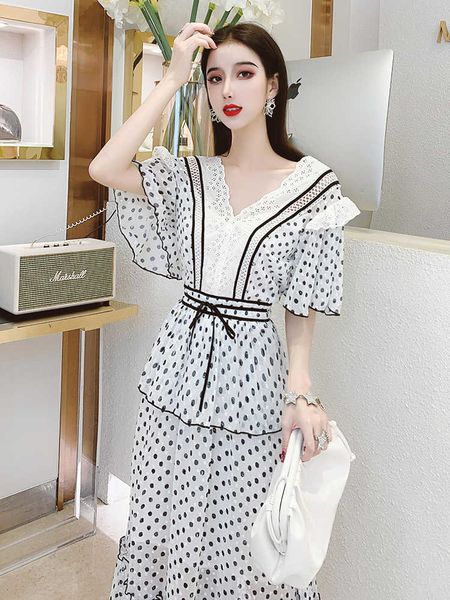 polka dot chiffon female summer korean version of french v-neck lace stitching ruffled dress office lady 210603, Black;gray
polka dot chiffon female summer korean version of french v-neck lace stitching ruffled dress office lady 210603, Black;gray