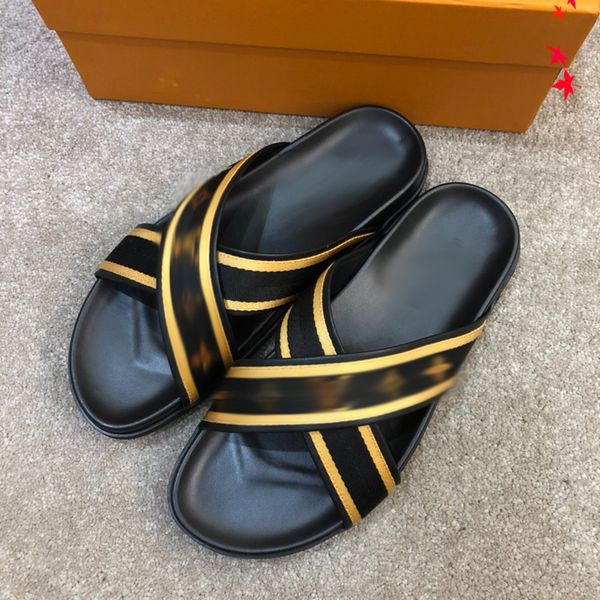 2021 slipper designer slide summer sandals fashion men beach indoor flat flip flops leather luxurys shoes mens slippers with box size 39-45, Black
2021 slipper designer slide summer sandals fashion men beach indoor flat flip flops leather luxurys shoes mens slippers with box size 39-45, Black