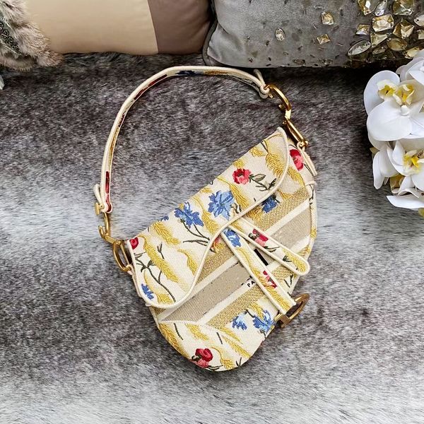 women luxurys designers bags fashion saddle bag shoulder handbag ladies casual tote embroidery printing elegant good quality all match
women luxurys designers bags fashion saddle bag shoulder handbag ladies casual tote embroidery printing elegant good quality all match