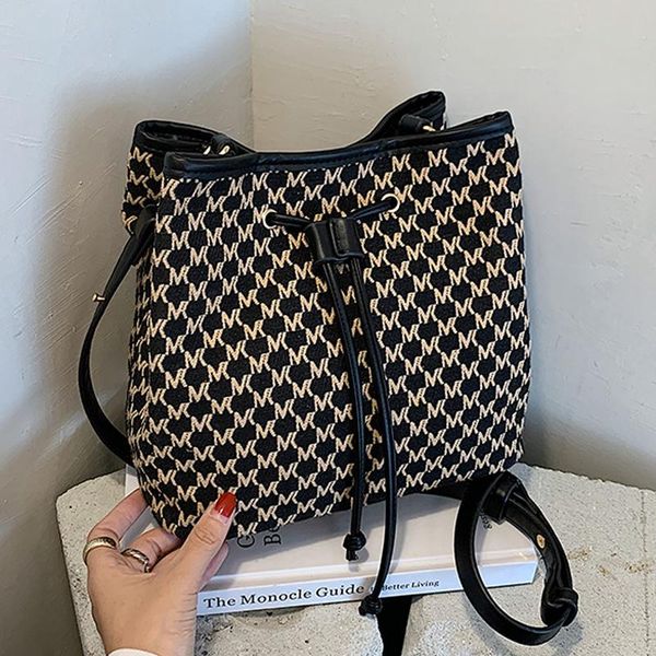 cross body 2021 fashion luxury large capacity bucket bag women stripe shoulder women's crossbody ladies casual bags
cross body 2021 fashion luxury large capacity bucket bag women stripe shoulder women's crossbody ladies casual bags