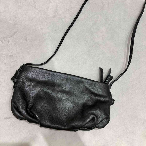 genuine hand made cloud leather single room messenger bag handbag underarm bag women's style
genuine hand made cloud leather single room messenger bag handbag underarm bag women's style