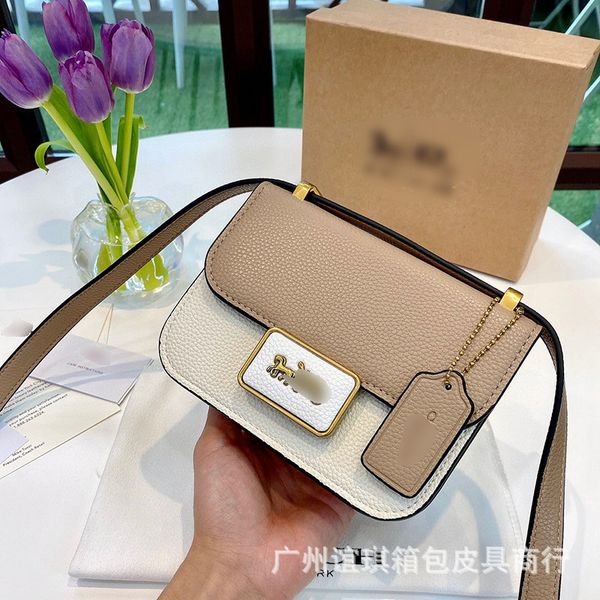 outlet 2021 aolai alie18 one shoulder messenger bag carriage buckle matching milk tea color flip small square bag designers handbag yw
outlet 2021 aolai alie18 one shoulder messenger bag carriage buckle matching milk tea color flip small square bag designers handbag yw