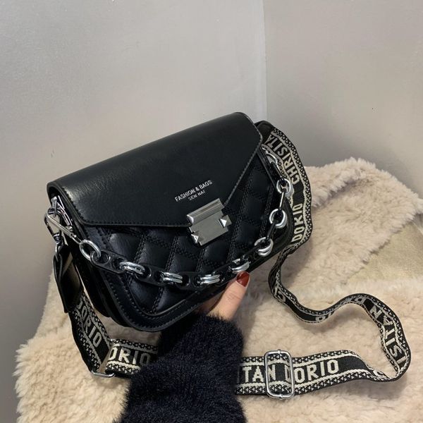 messenger bagswinter 2021 women's autumn and one shoulder slung pu street trend chain solid color postman commuting bag
messenger bagswinter 2021 women's autumn and one shoulder slung pu street trend chain solid color postman commuting bag