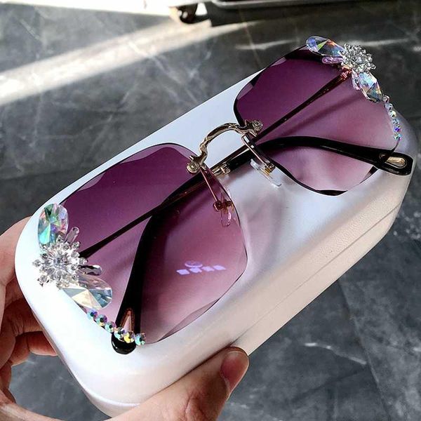 sunglasses women 2021 fashon vinage sqaure luxury glasses rimless rhinesotne shades for summer oculos, White;black
sunglasses women 2021 fashon vinage sqaure luxury glasses rimless rhinesotne shades for summer oculos, White;black