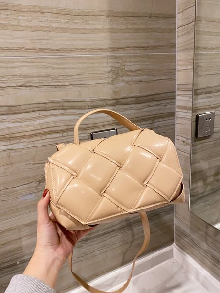 the spring and summer fashion leisure female pillow bag 2021 early autumn st pu leather women temperament handbag crossbody bag
the spring and summer fashion leisure female pillow bag 2021 early autumn st pu leather women temperament handbag crossbody bag
