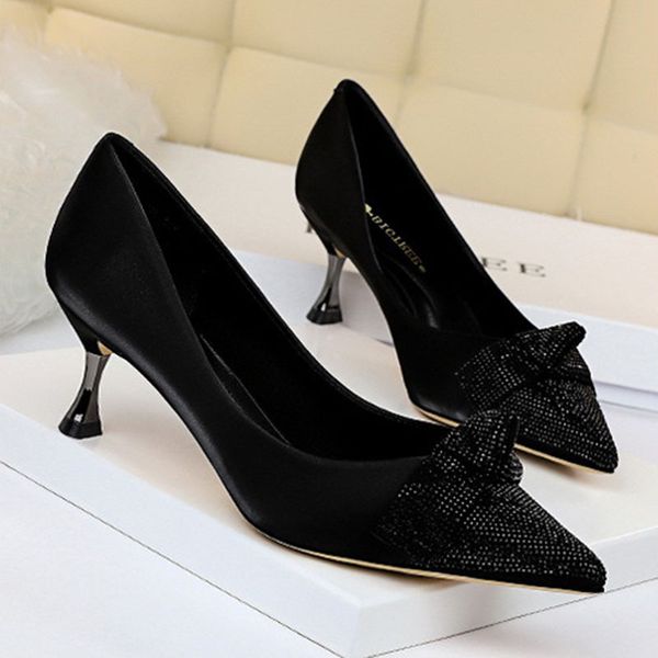 2021 fashion office ladies shoes elegant women high heels pointed toe woman party shoes brand women pumps thin heel 5.5cm a3183, Black
2021 fashion office ladies shoes elegant women high heels pointed toe woman party shoes brand women pumps thin heel 5.5cm a3183, Black