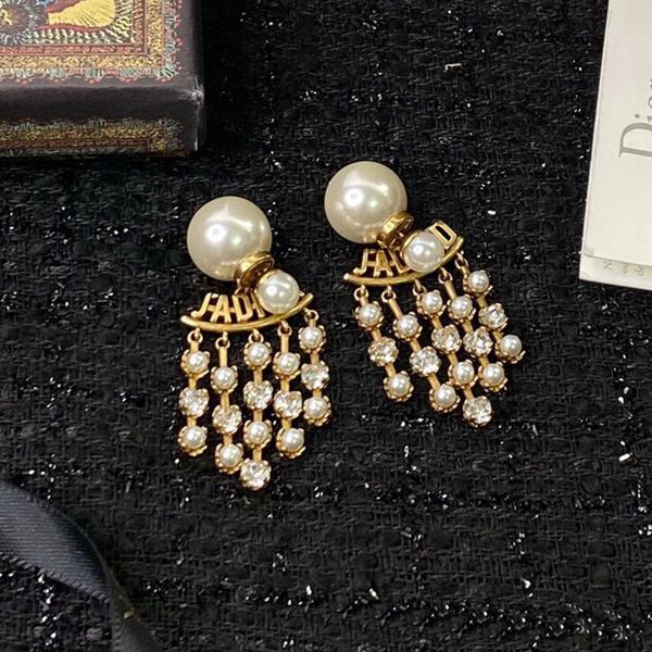 luxury ear stud tassel pearl earrings personality diamonds pearls pendant women's earrings, Golden;silver
luxury ear stud tassel pearl earrings personality diamonds pearls pendant women's earrings, Golden;silver