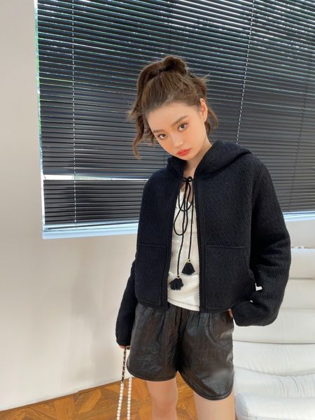 luxury brand hoodie ce family 2021 autumn new witch hat short small coat can be sweet or salt age reduction fashionable foreign style sweate, Black
luxury brand hoodie ce family 2021 autumn new witch hat short small coat can be sweet or salt age reduction fashionable foreign style sweate, Black